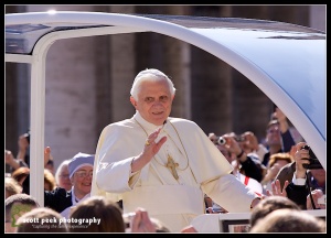 Surrounded by the faithful - Pope Emeritus Benedict XVI: images from Scott Peek Photography
